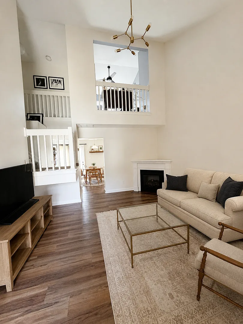 The Backyard, 3br Townhome + Loft + Location! — Photo 2