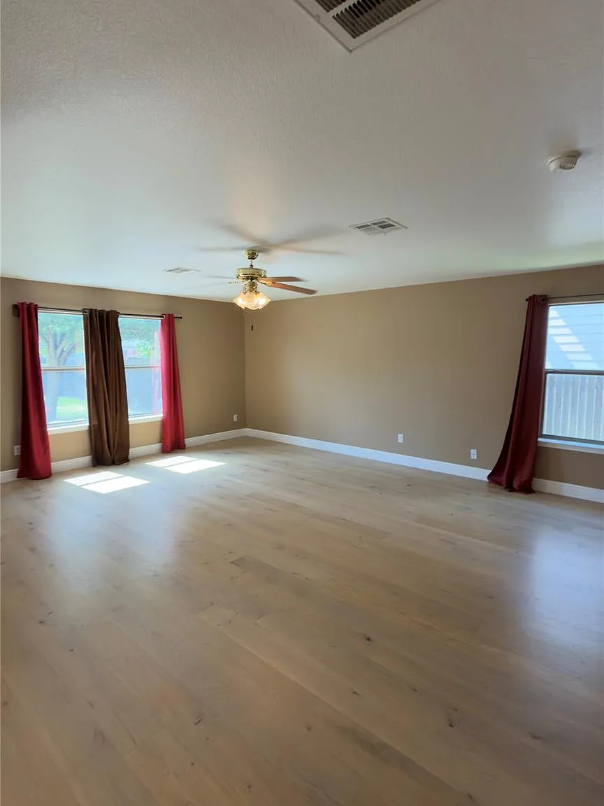 3 bed, 2.5 bath, 1845 sqft, $2,050 — Photo 4