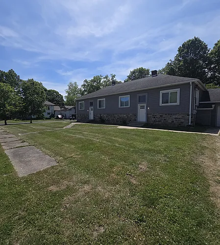 201 N Chestnut St Photo 1