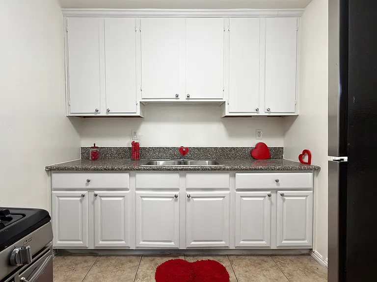 2021 Pine Ave #1 — Photo 5