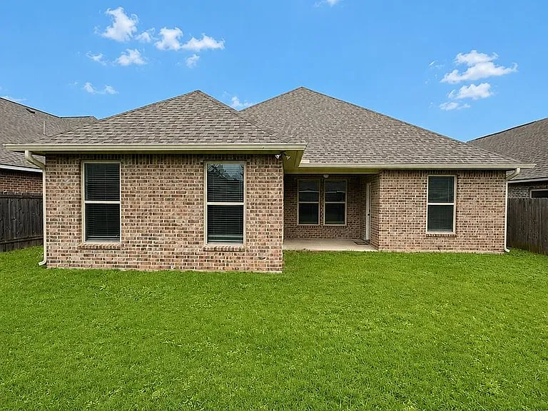 606 Acacia Dr — Photo 9