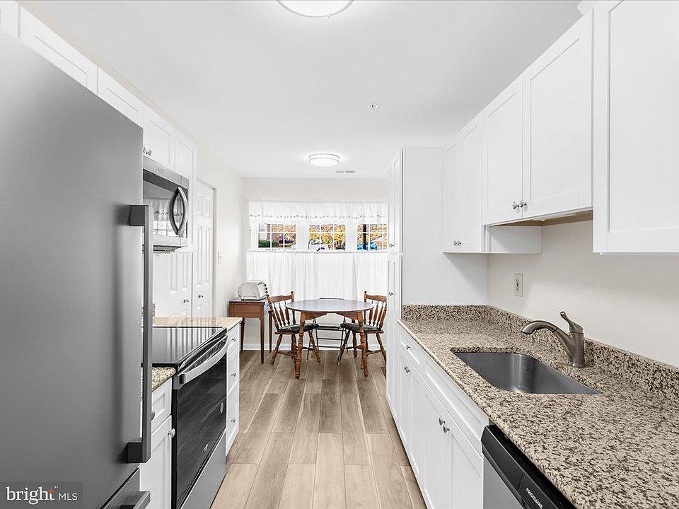 1st image of 312 Blue Water Ct Unit 101