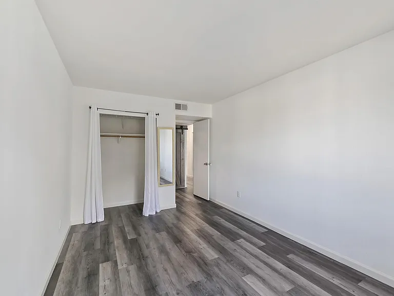 3849 Vineyard Ave #B — Photo 15
