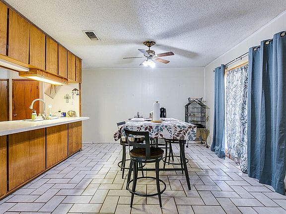 5th image of 107 Blue Grass Ct