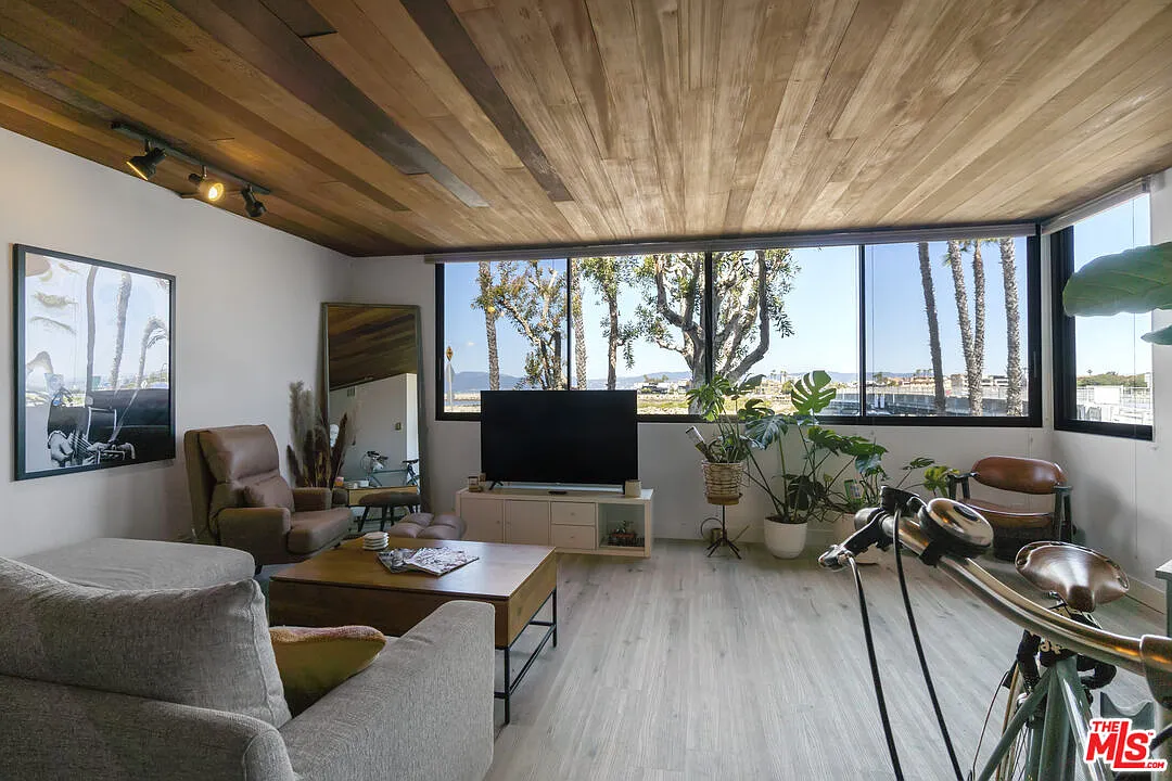 1 bed, 1.0 bath, 733 sqft, $4,600 — Photo 3