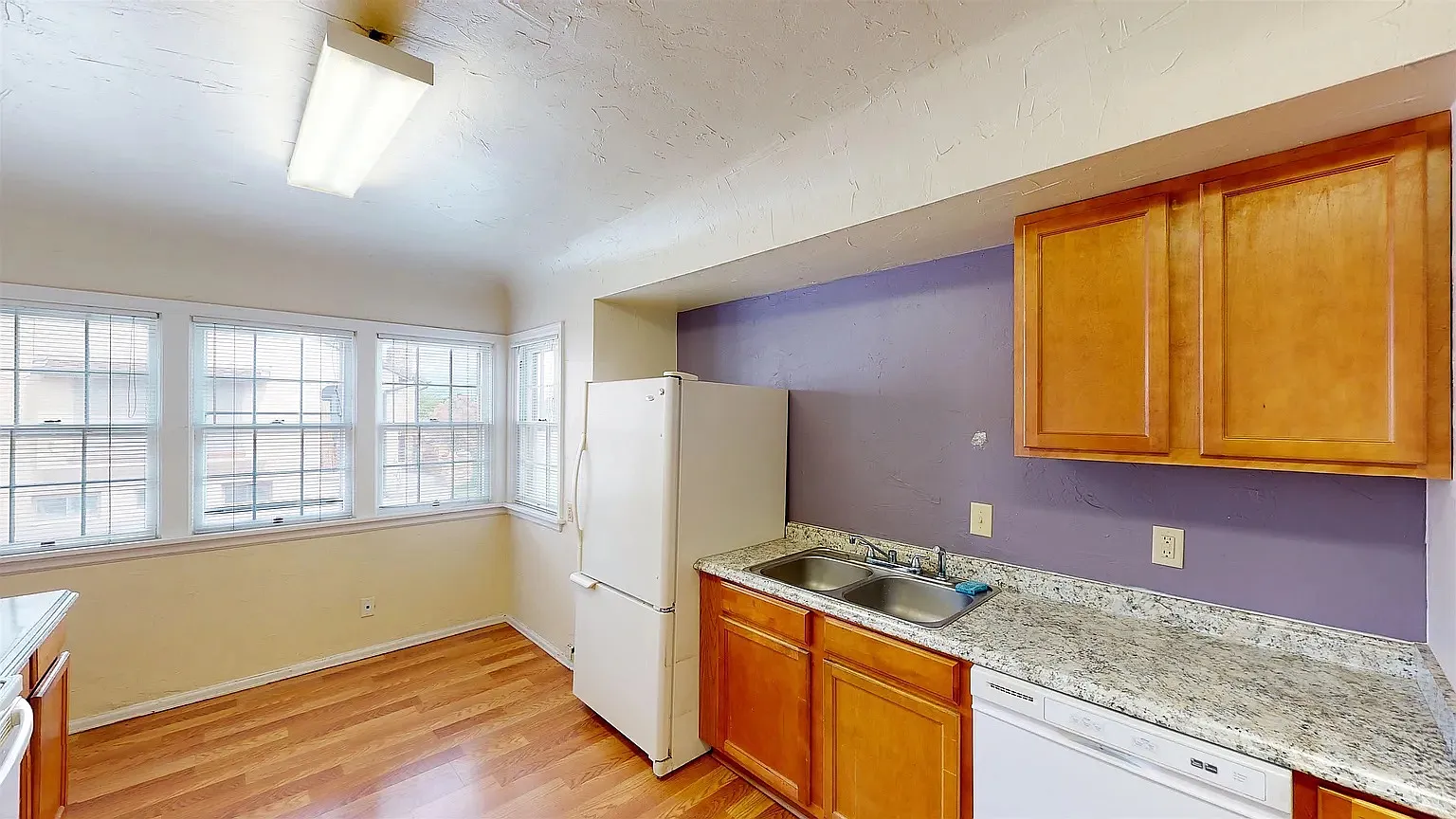 4 bed, 1400 sqft, $2,395 — Photo 2