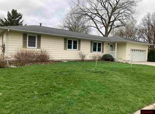 909 9th St NE, Waseca, MN 56093