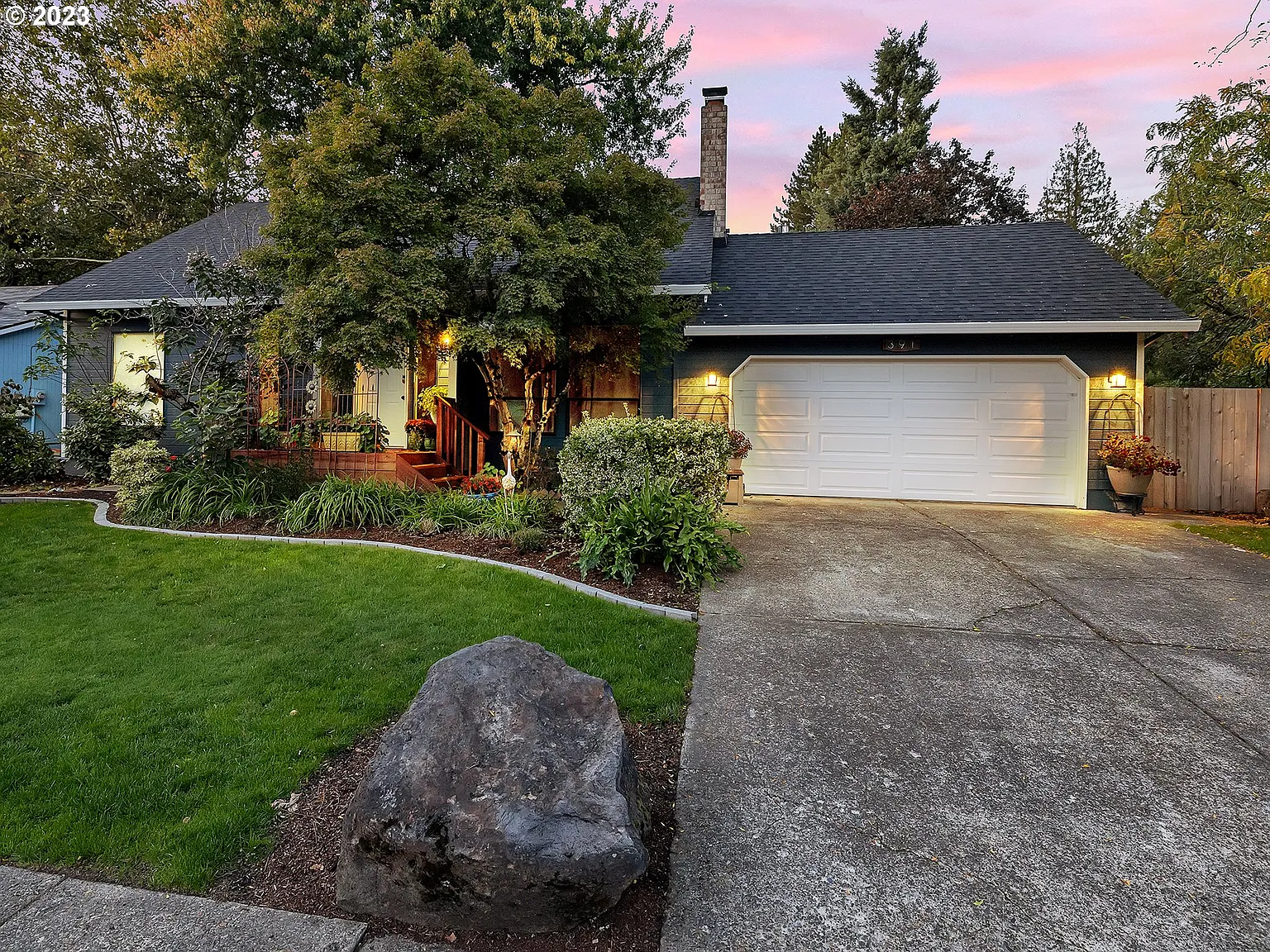 391 NW Treglown Ct photo 1