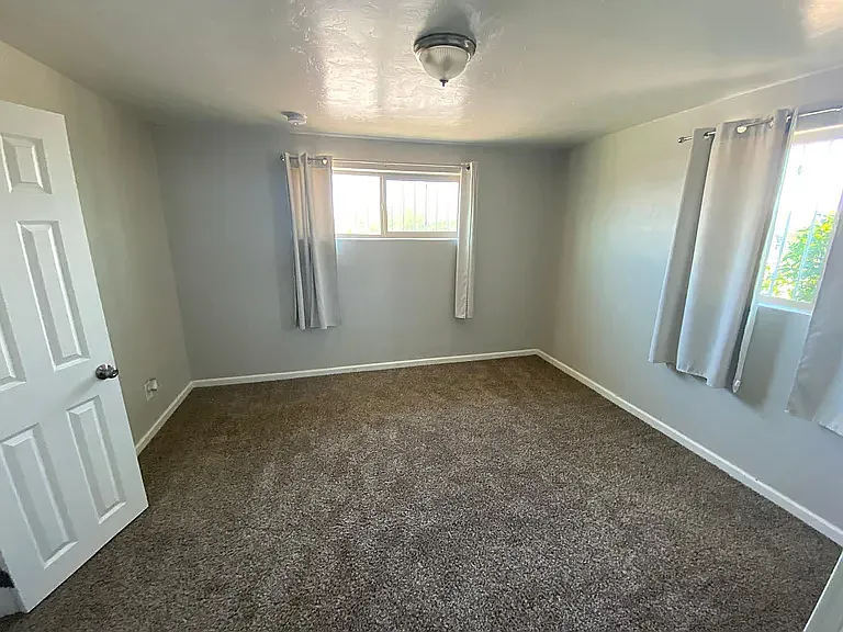 2202 N Los Altos Ave — Photo 13