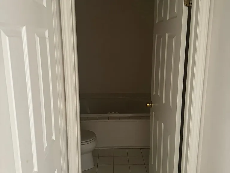1810 Greenbriar Ln — Photo 3