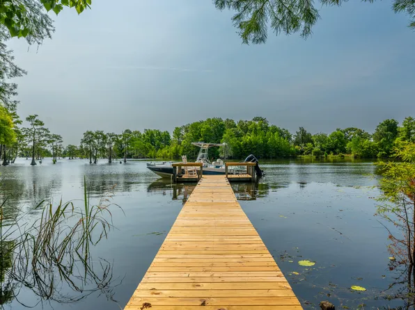 136 Eagle Point Rd, Cross, SC 29436