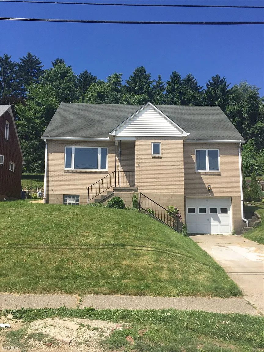 137 Circle Dr photo 1