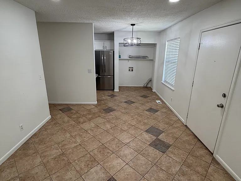 533 Cedar Dr — Photo 2