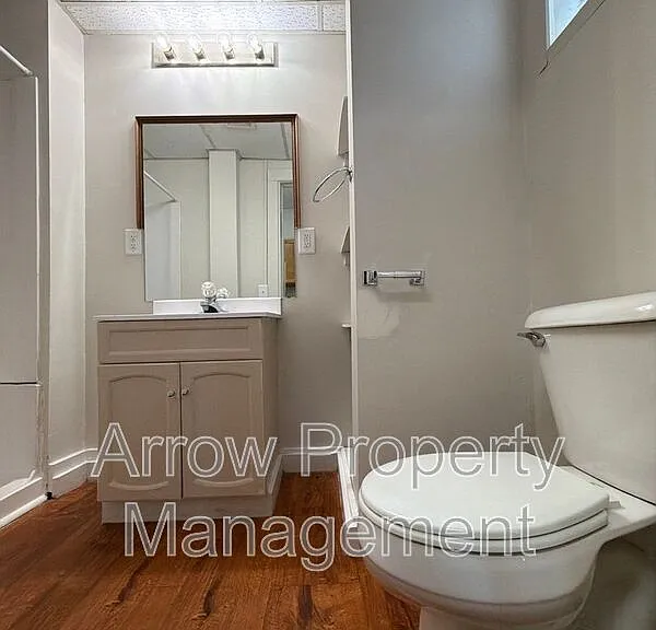 1215 Peach St #2 — Photo 4