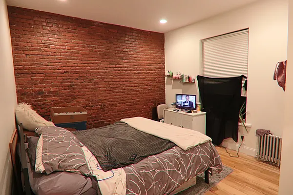 Rented by PMG Real Estate  | media 17