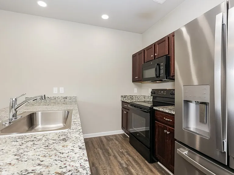 2228 Lismore Dr — Photo 8