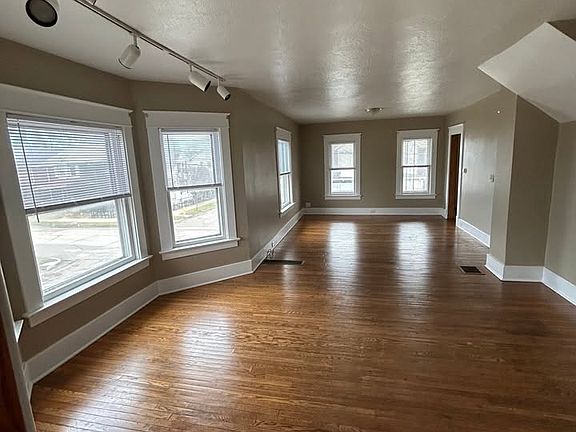 3rd image of 2702 Raspberry St #1