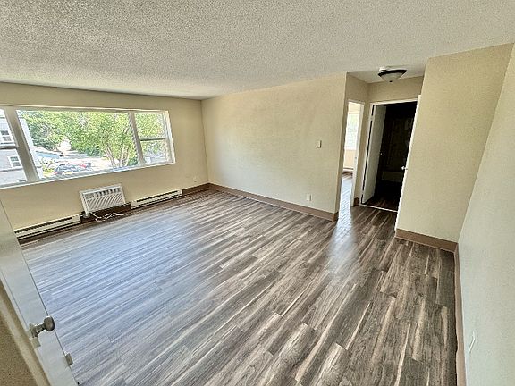 5th image of 10 9th Ave NE APT 10
