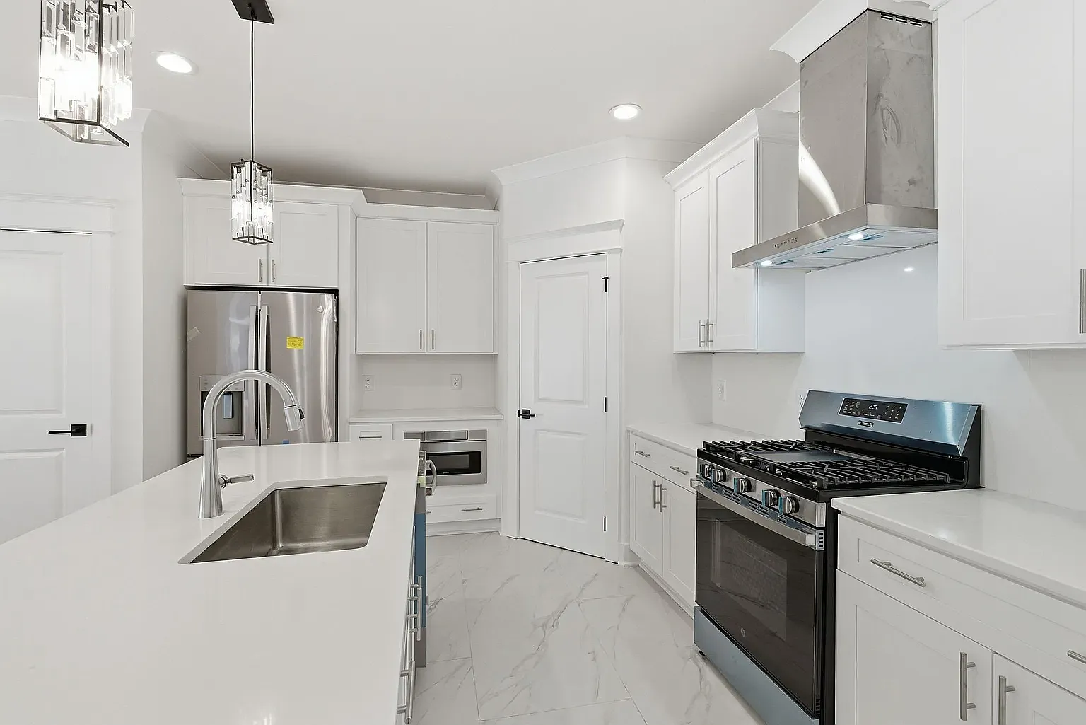 3 bed, 1900 sqft, $3,200 — Photo 3