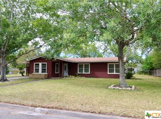 2004 E Walnut Ave, Victoria, TX 77901