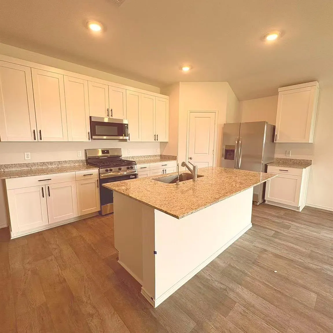 4 bed, 2.0 bath, 1778 sqft, $2,150 — Photo 4
