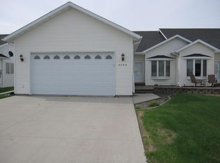 4786 Pines Cir, Grand Forks, ND 58201