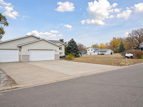 2nd image of 105 Aspen Cir