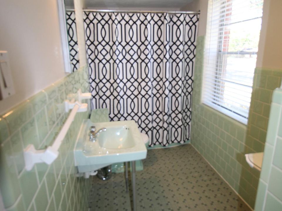Main level bath with updated lighting and new blinds.