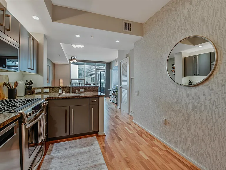 321 10th Ave #16003 — Photo 13