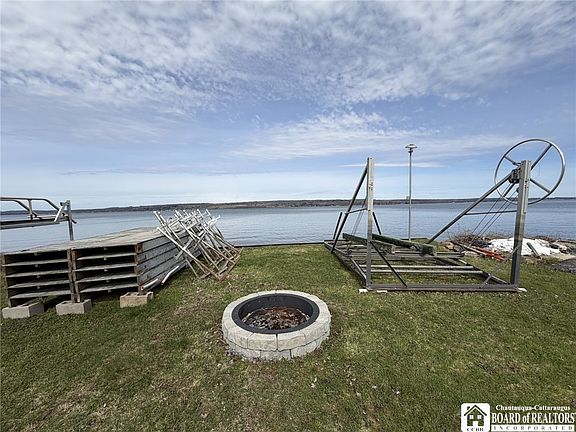 2nd image of 29 Loomis Bay Rd