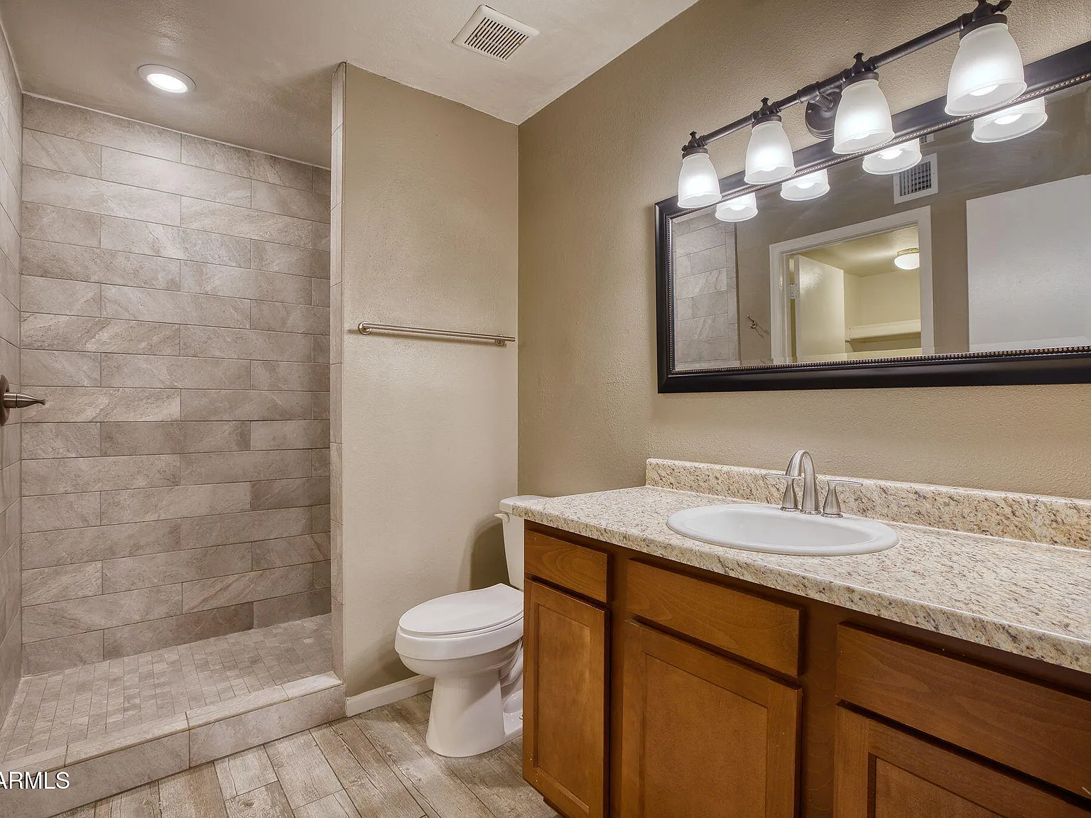 3 bed, 2.5 bath, 1328 sqft, $2,250 — Photo 4