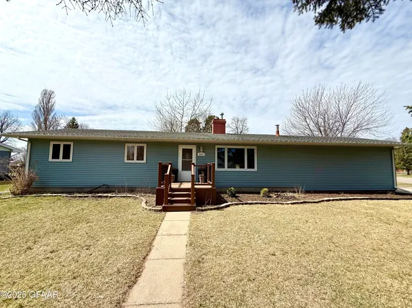 604 6th Ave SE, East Grand Forks, MN 56721