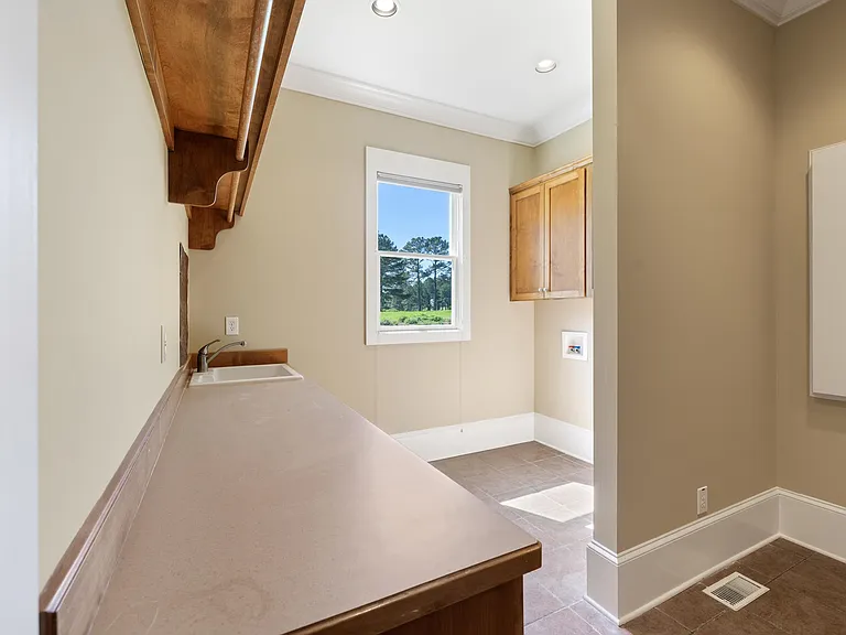 130 Iron Horse Dr — Photo 36