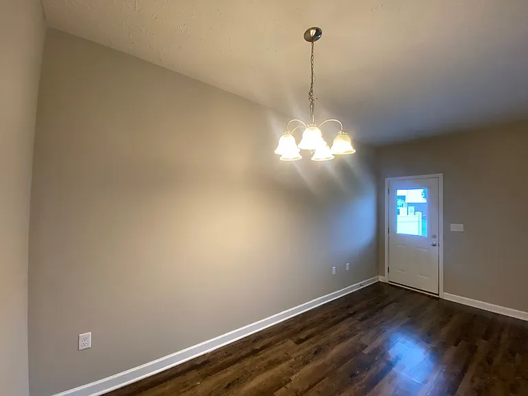 736 Village Creek Dr — Photo 9