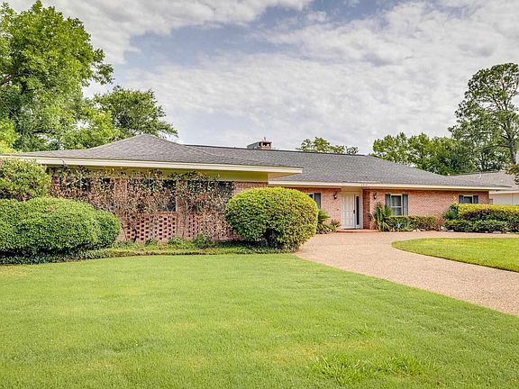 3rd image of 4317 Belle Terre Dr