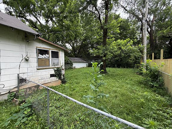 4th image of 714 N Farmer Avenue