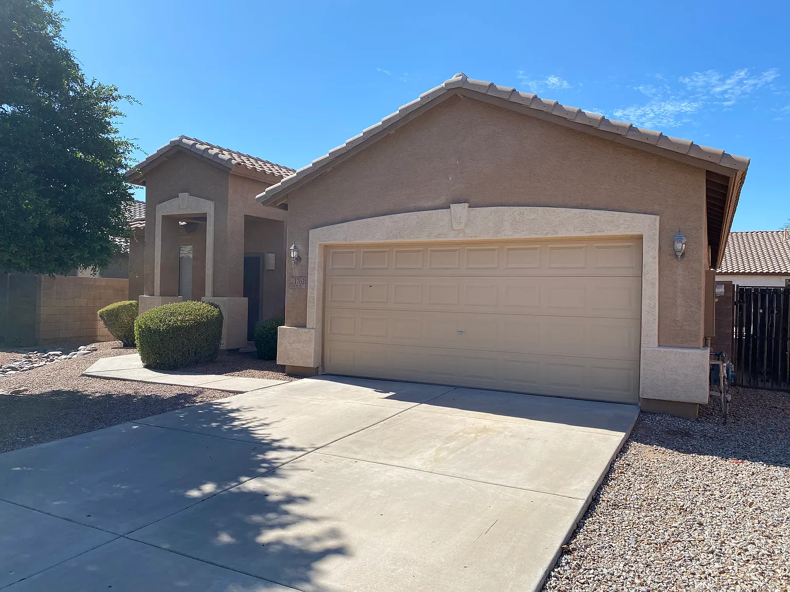 1763 E Wildhorse Pl — Photo 2