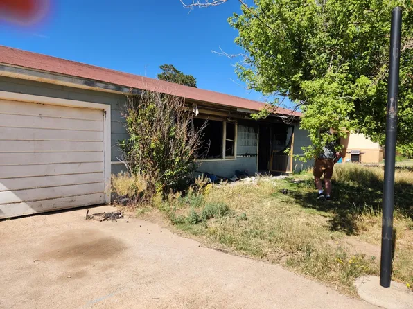 208 SW 1st St, Earth, TX 79031