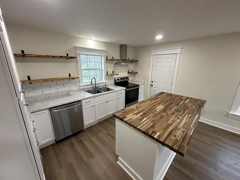804 E Water St — Photo 13