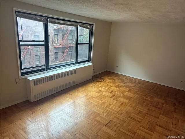 2835 Webb Ave #3A — Photo 5