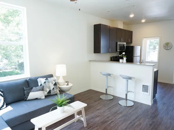 Syracuse, 7210 N Burlington Ave APT 109, Portland, OR 97203