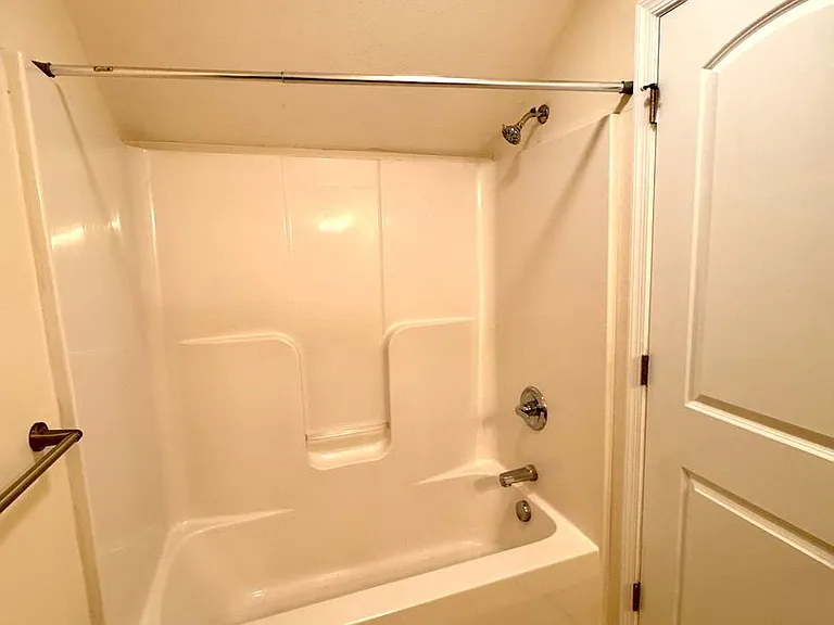 1029 Shenandoah St #105 — Photo 12