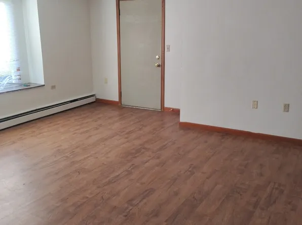 606 W 2nd St #4, Pana, IL 62557