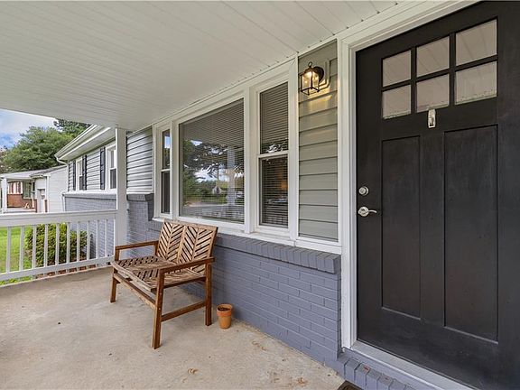3rd image of 1902 Elmhurst Ln