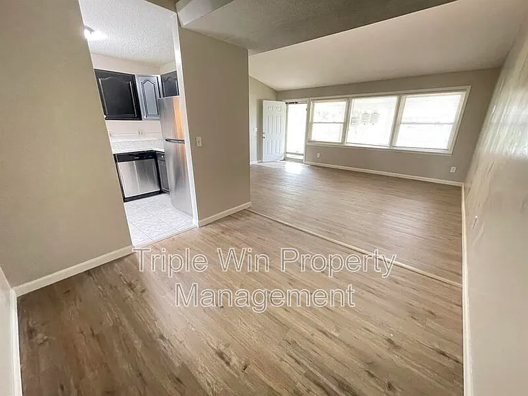 3125 Saint Catherine St — Photo 11