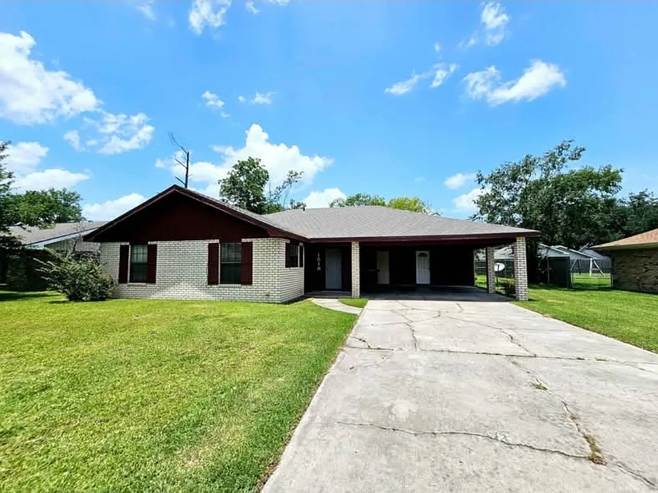 1518 N Greenfield Cir