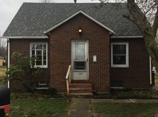 327 Beechwood Ave, Farrell, PA 16121