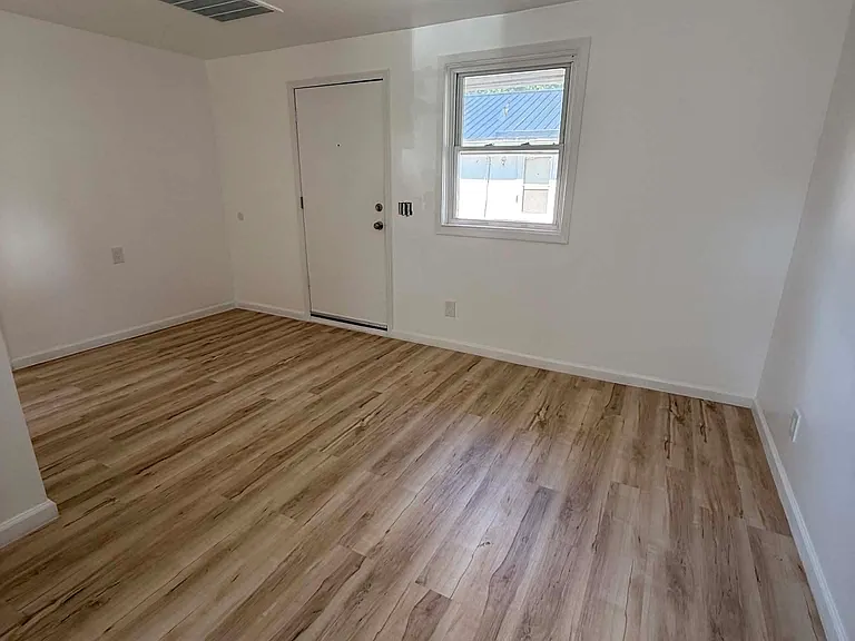 213 Hughes St #3 — Photo 7