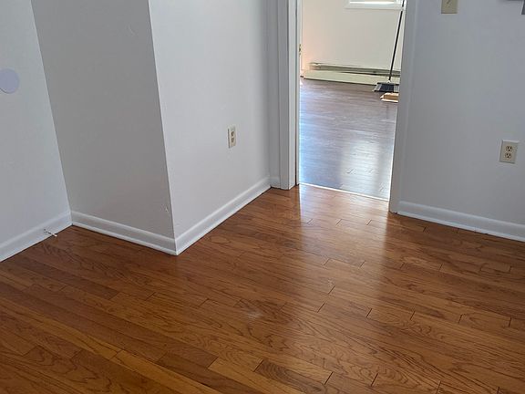 4th image of 728 Anderson St APT 1