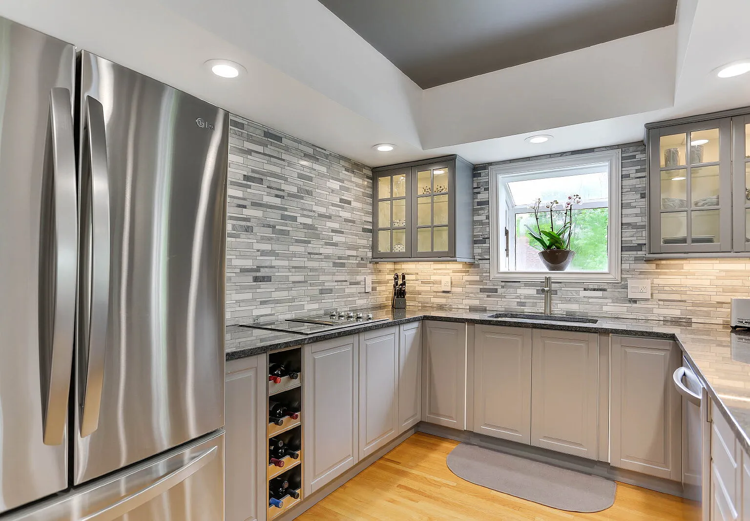 Architecturally stunning 5-Bed Retreat in Minnetonka! — Photo 4